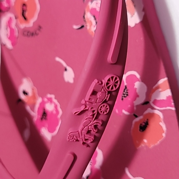 NWT, Coach Flip Flops size 7M - Picture 4 of 6